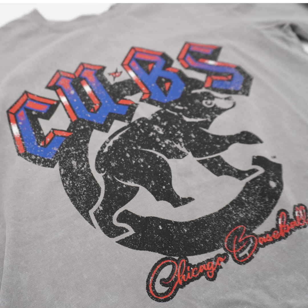 CHICAGO CUBS THE WILD COLLECTIVE WOMEN'S WALKING BEAR CONCERT TEE Long Sleeve Tees THE WILD COLLECTIVE